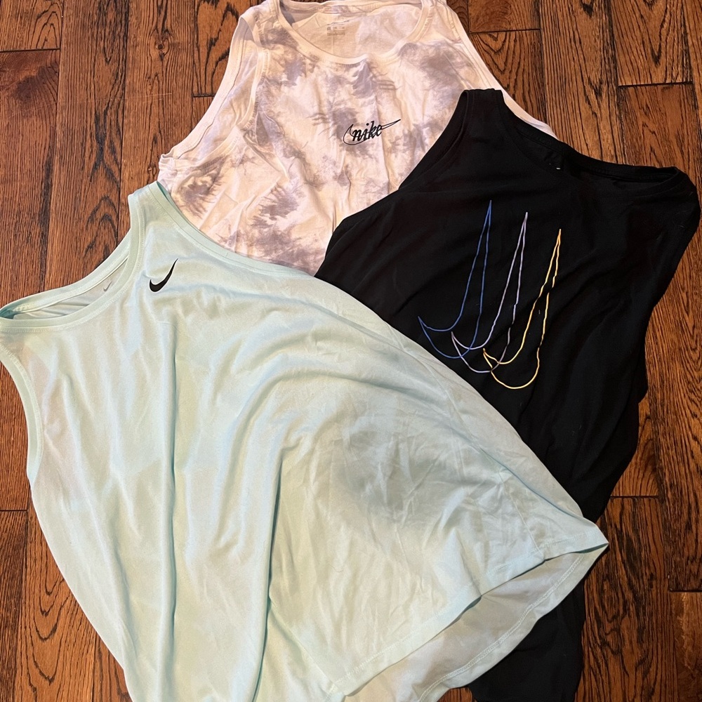 Nike woman’s tank top bundle